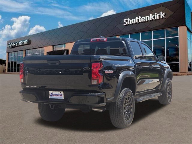 2024 Chevrolet Colorado Trail Boss photo 2