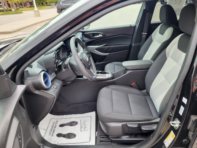 2025 Chevrolet Trax LS photo 9
