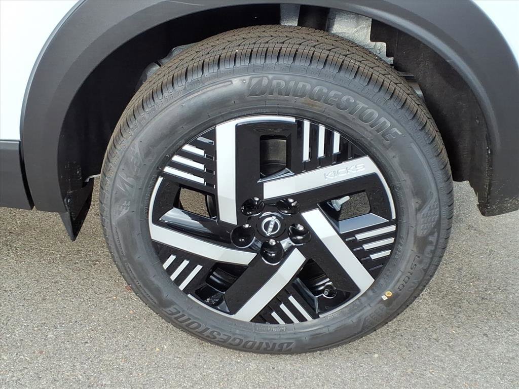2026 Nissan Kicks SV photo 3