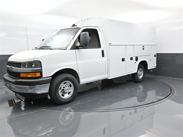 2025 Chevrolet Express Cutaway 3500 photo 3