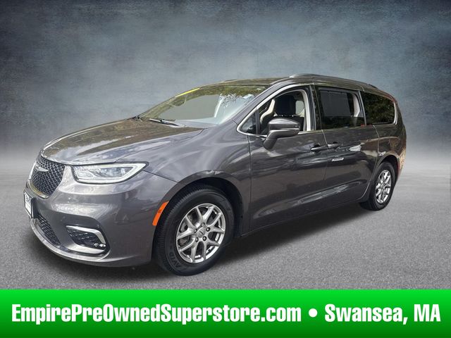 2021 Chrysler Pacifica Touring's photo