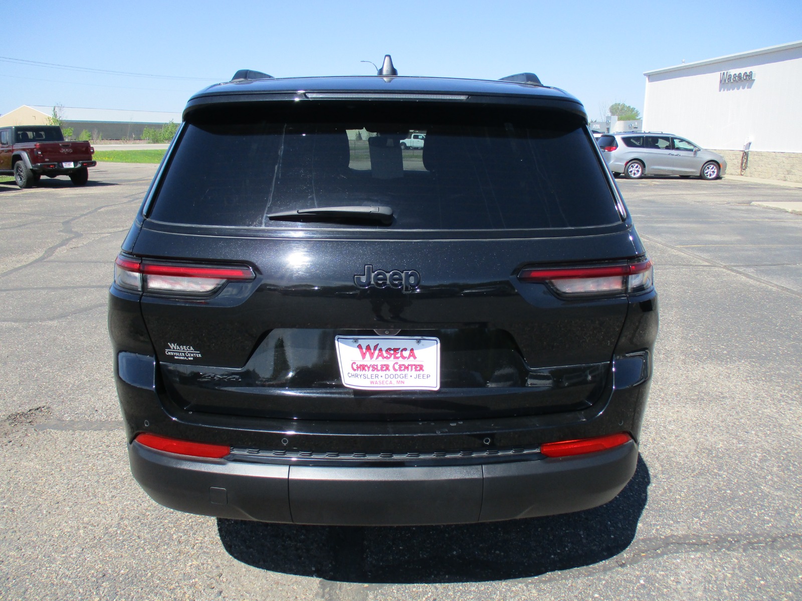 2023 Jeep Grand Cherokee Laredo X photo 4