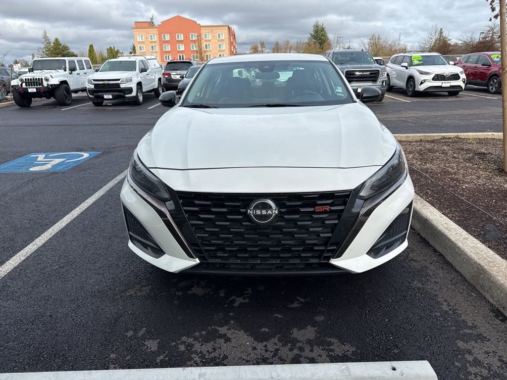 2023 Nissan Altima 2.5 SR photo 2