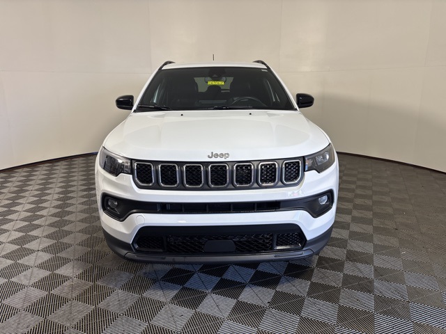 Certified 2024 Jeep Compass Latitude with VIN 3C4NJDBN2RT606709 for sale in Shakopee, Minnesota