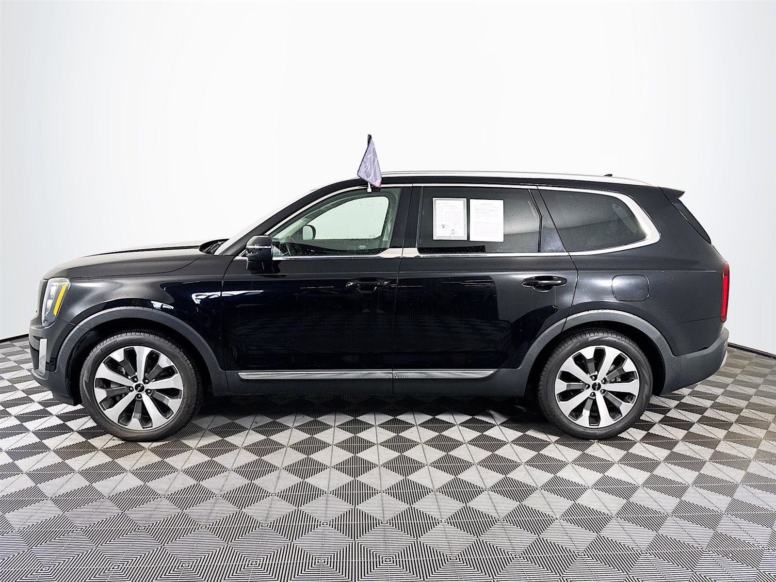 2022 Kia Telluride EX photo 2