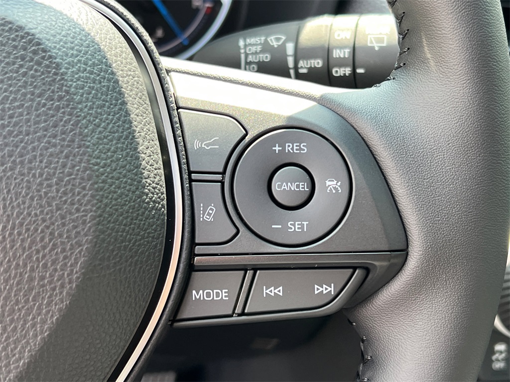 2025 Toyota RAV4 Hybrid XLE photo 26