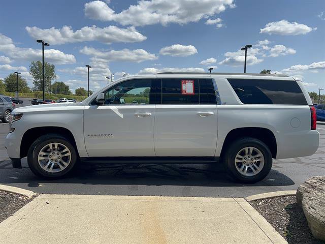 2018 Chevrolet Suburban LT photo 4