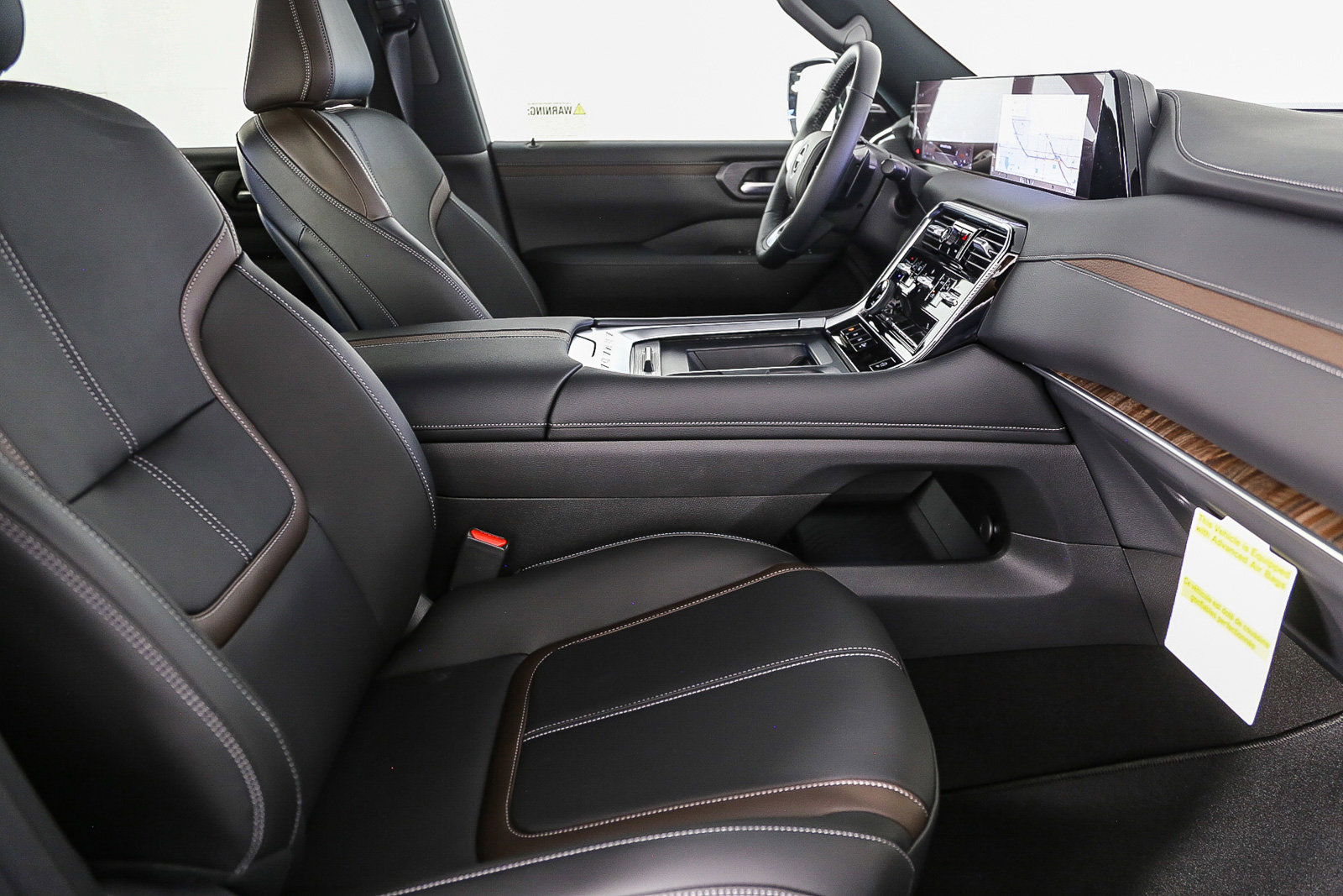 2025 Nissan Armada SL photo 17