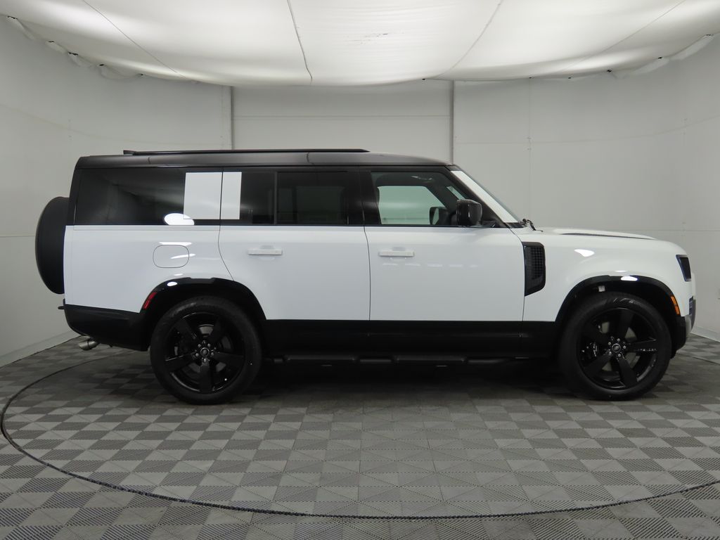 2025 Land Rover Defender 130 V8 photo 4