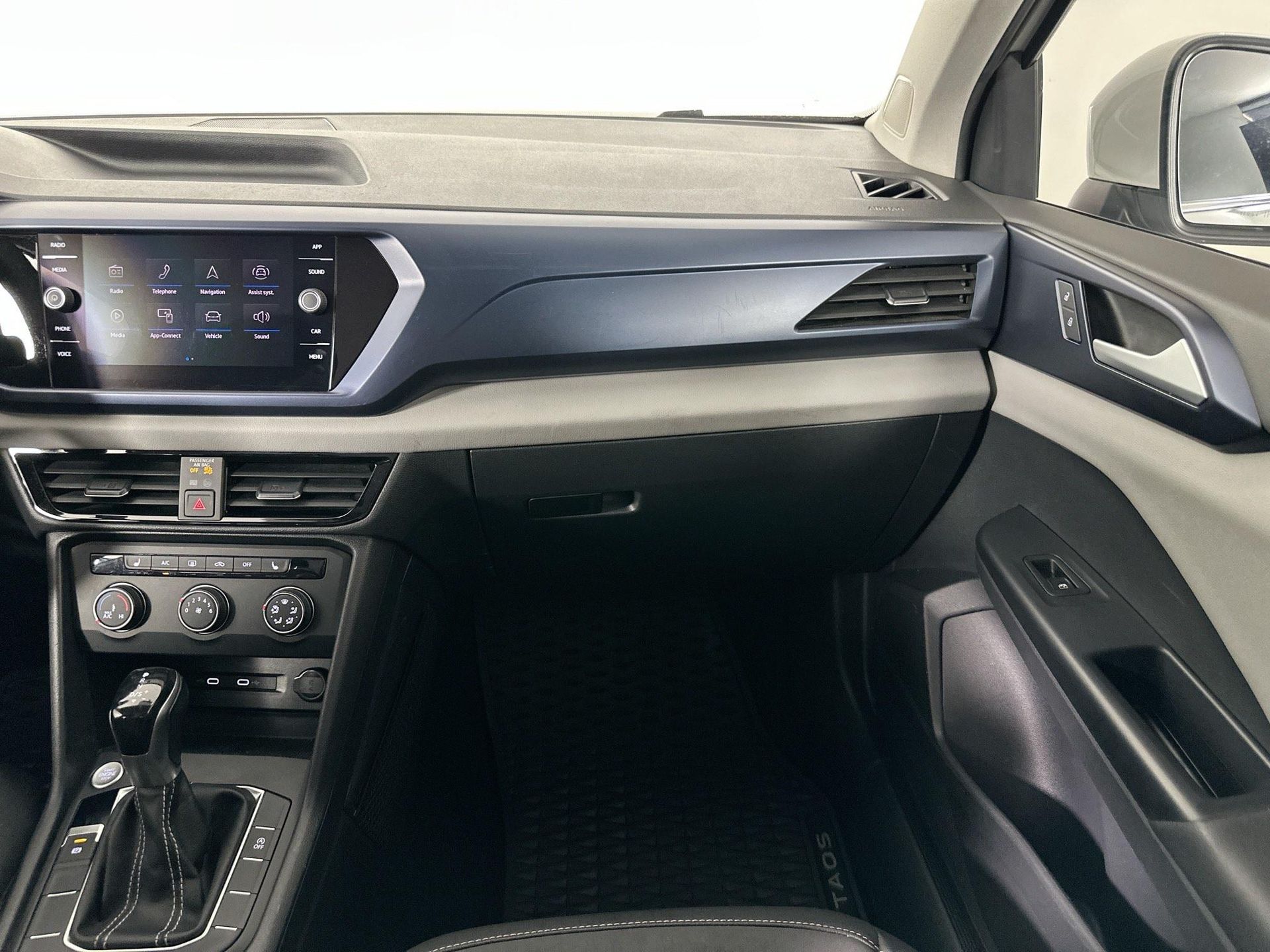 2022 Volkswagen Taos SE photo 21