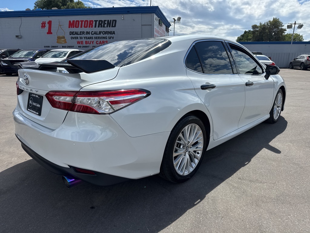 2018 Toyota Camry XLE photo 4