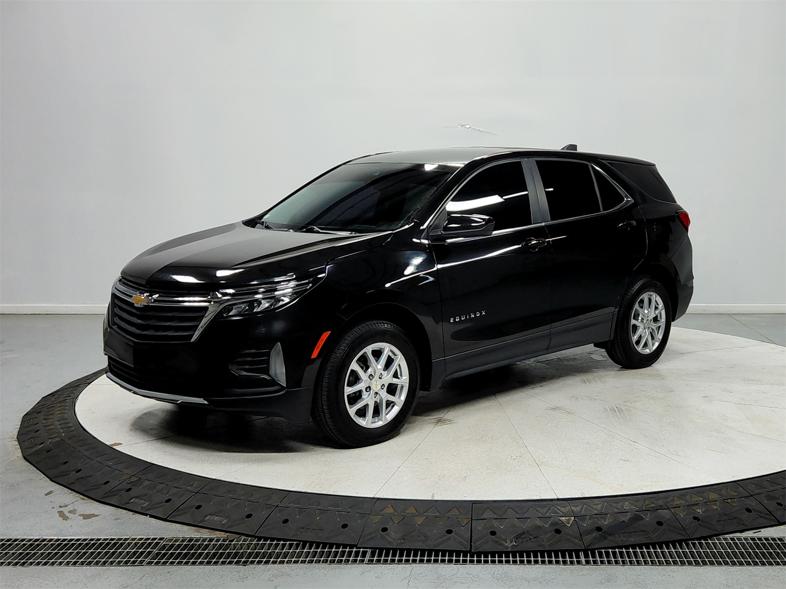 2022 Chevrolet Equinox LT photo 2