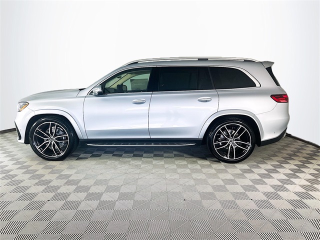 2026 Mercedes Benz GLS 450 4MATIC photo 3
