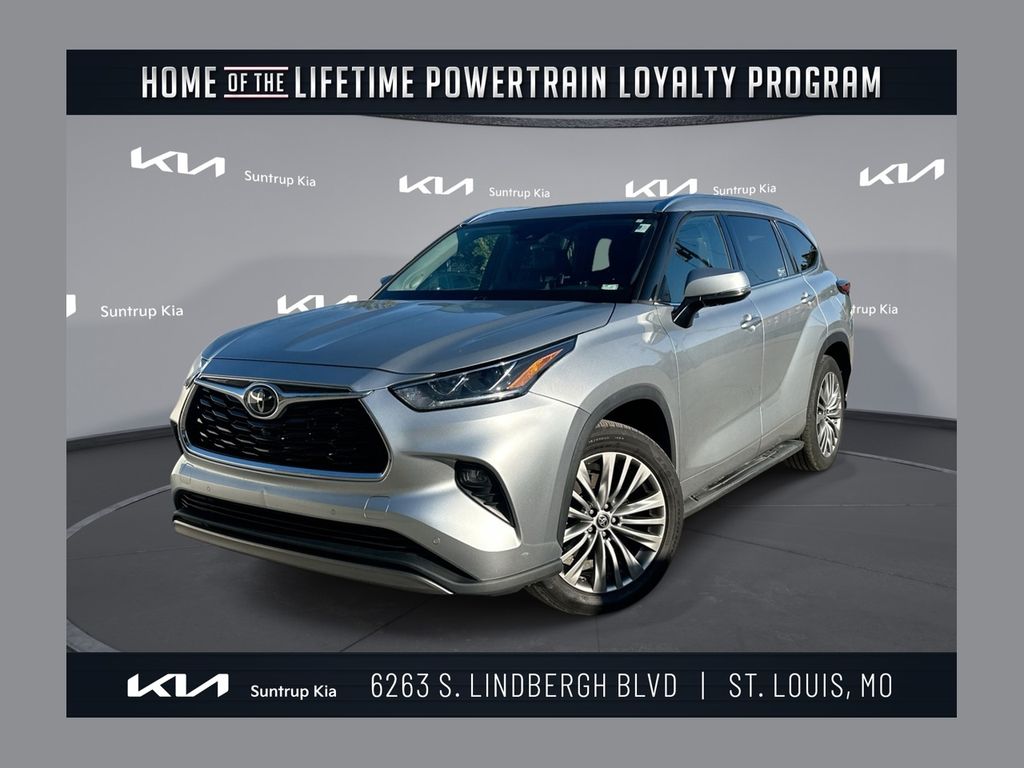 2022 Toyota Highlander Platinum's photo
