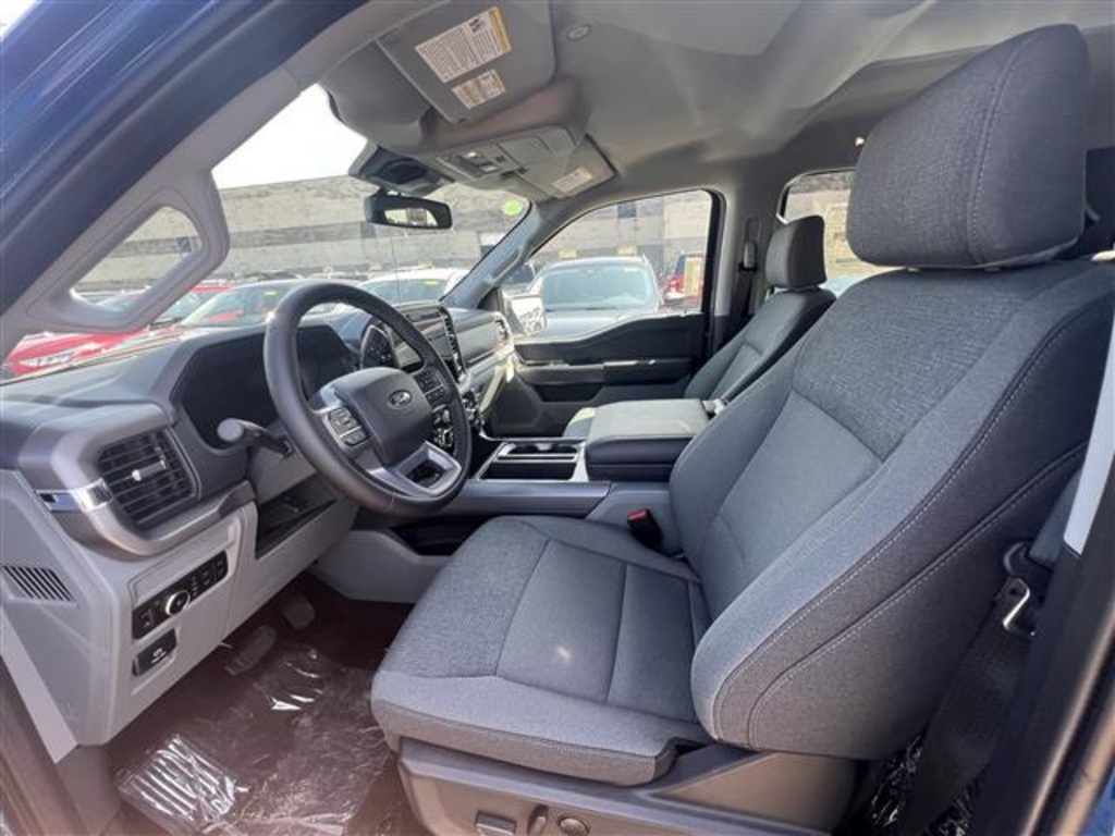 2025 Ford F-150 XLT photo 10