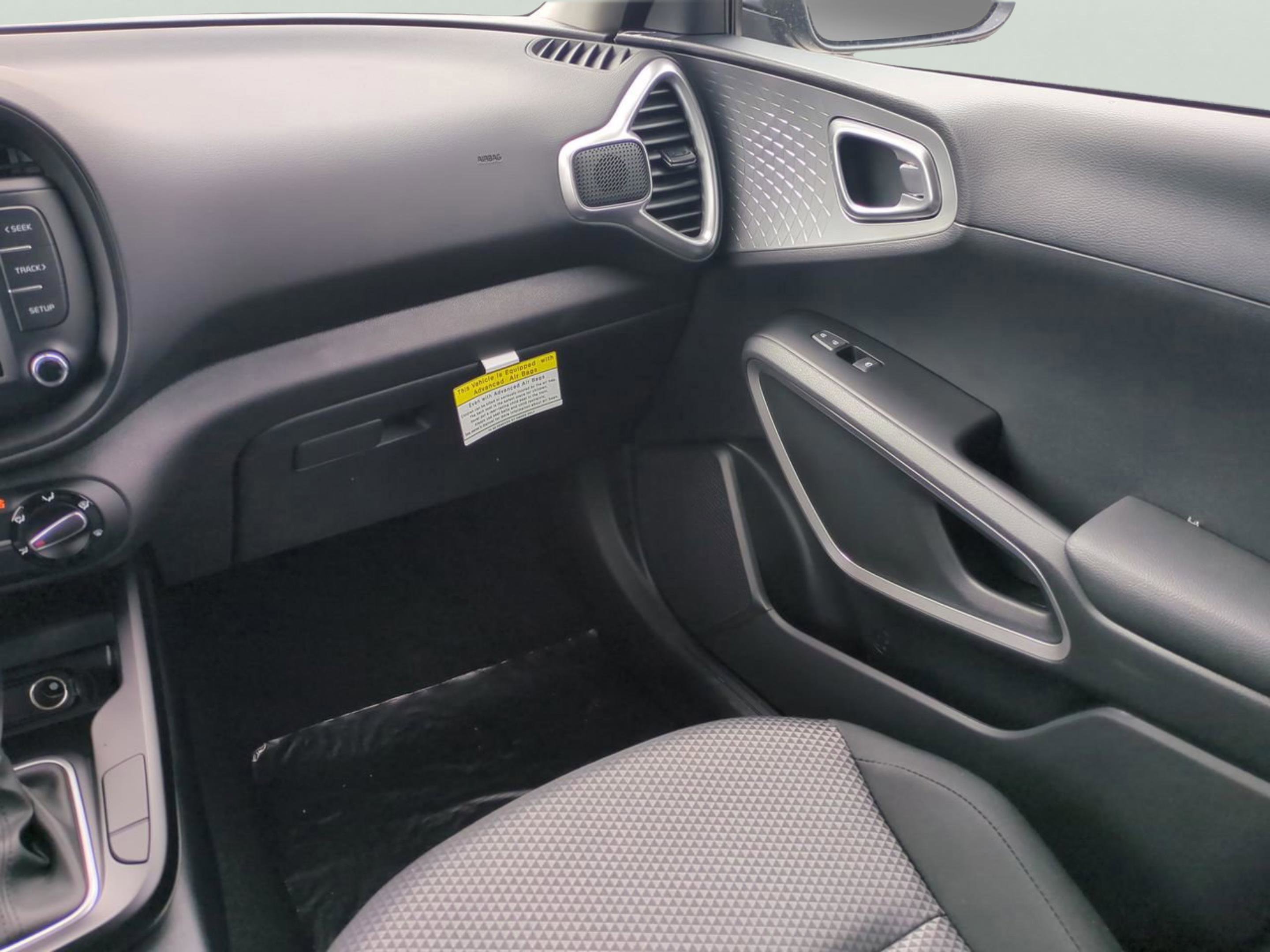 2025 Kia Soul LX photo 14