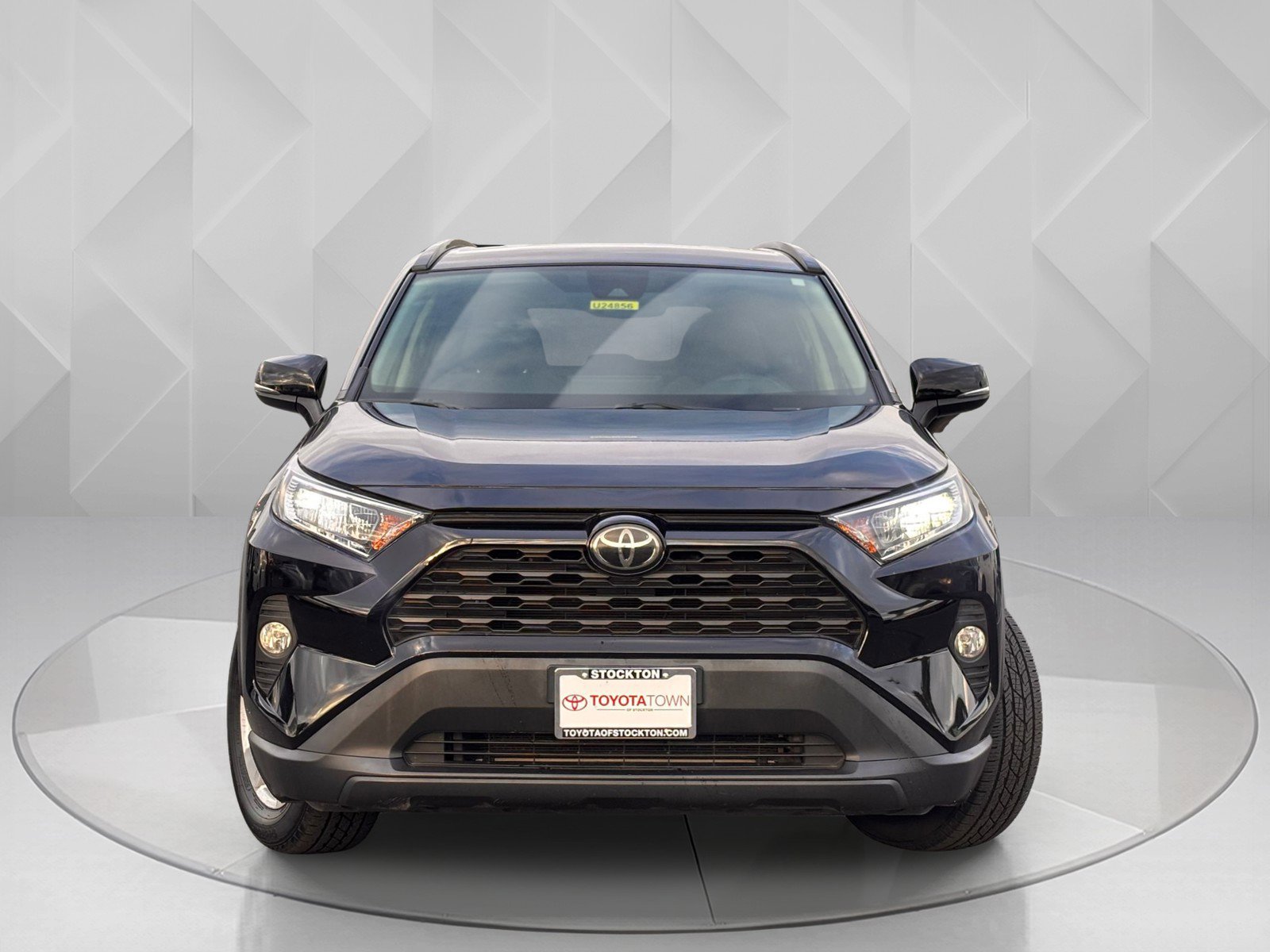 2020 Toyota RAV4 XLE photo 3