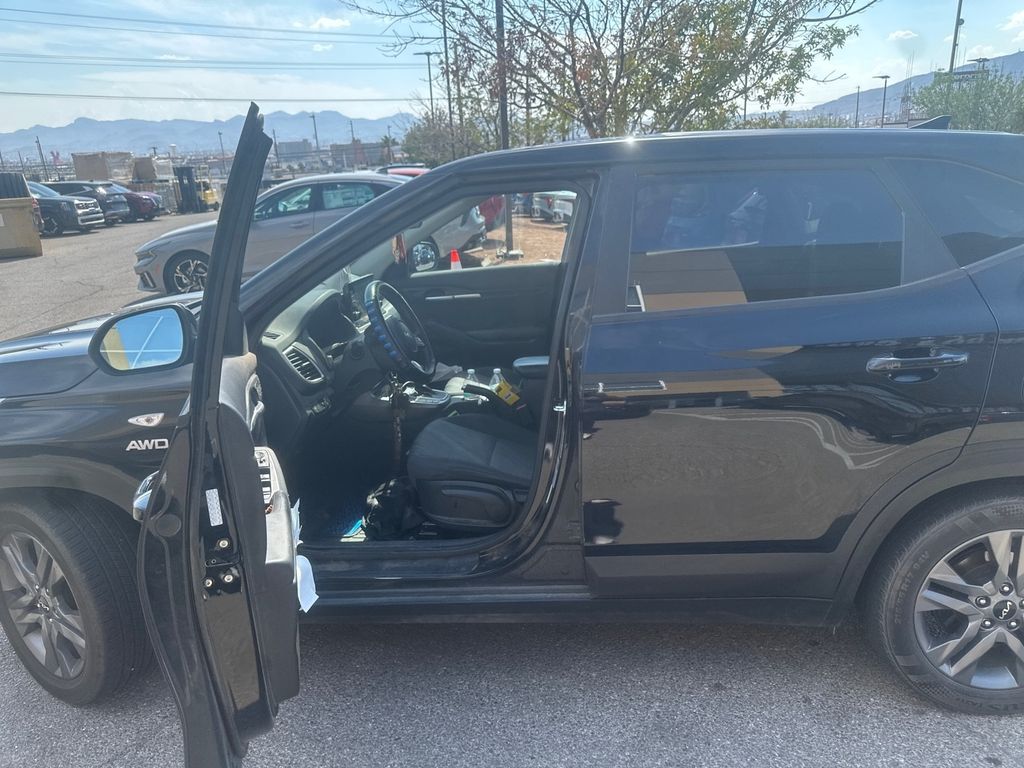 2023 Kia Seltos LX photo 8