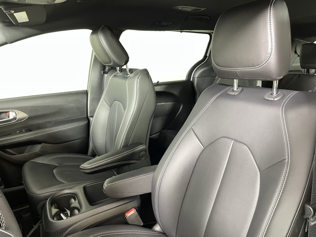 2025 Chrysler Pacifica photo 18