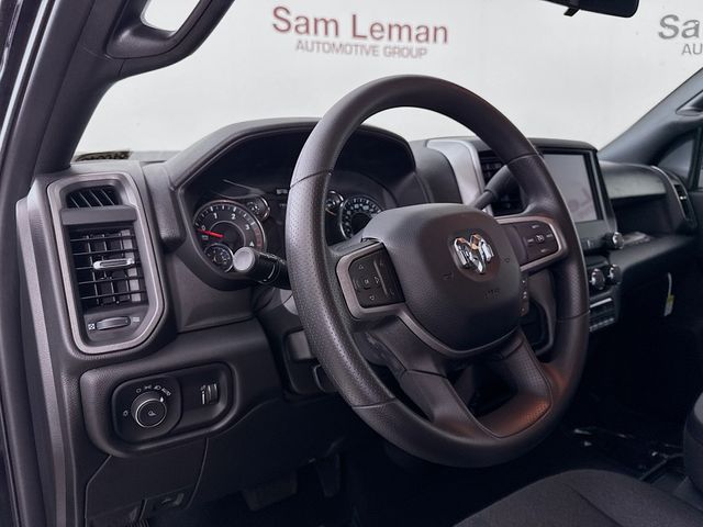 New 2024 Diamond Black Crystal Pearl-Coat Exterior Paint RAM Tradesman image 9