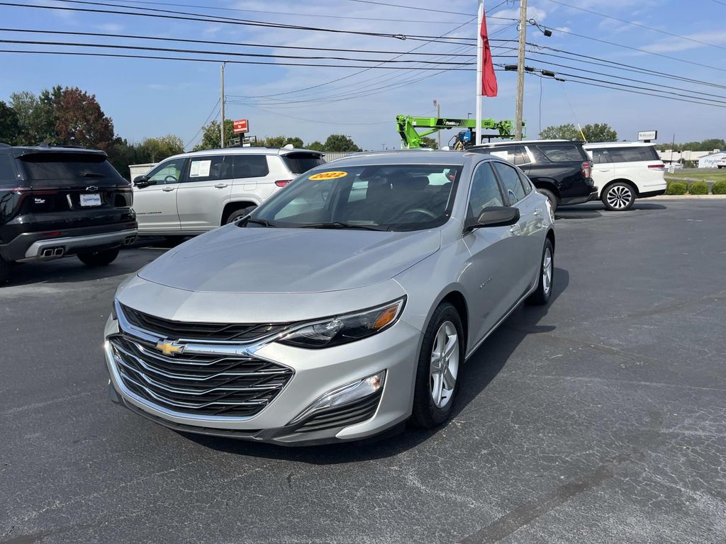 2022 Chevrolet Malibu LS photo 3