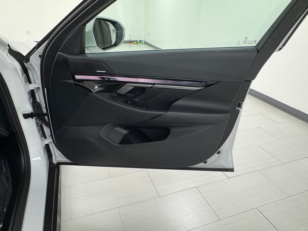 2025 Bmw 540i xDrive photo 13