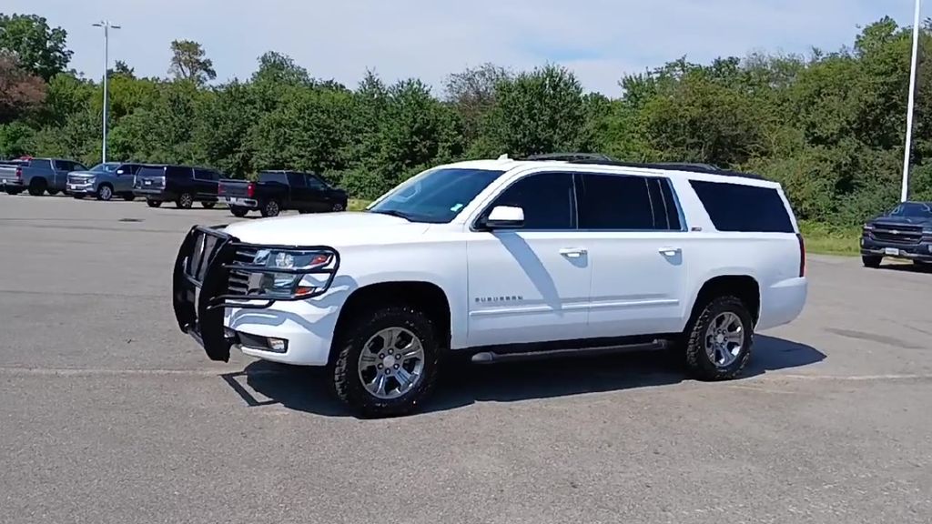2018 Chevrolet Suburban LT photo 4