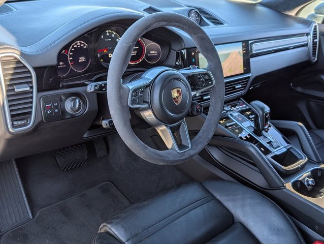 2023 Porsche Cayenne Platinum Edition photo 3