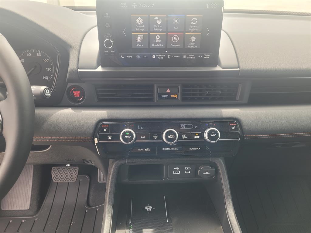 2025 Honda Pilot TrailSport photo 11