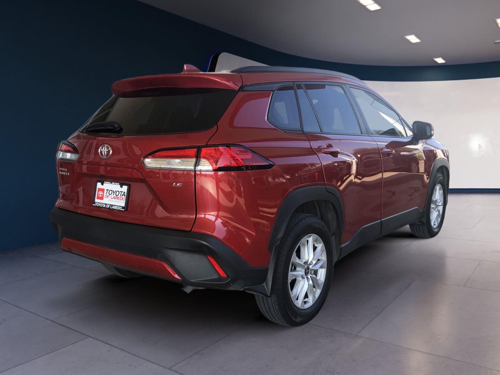 2022 Toyota Corolla Cross LE photo 4