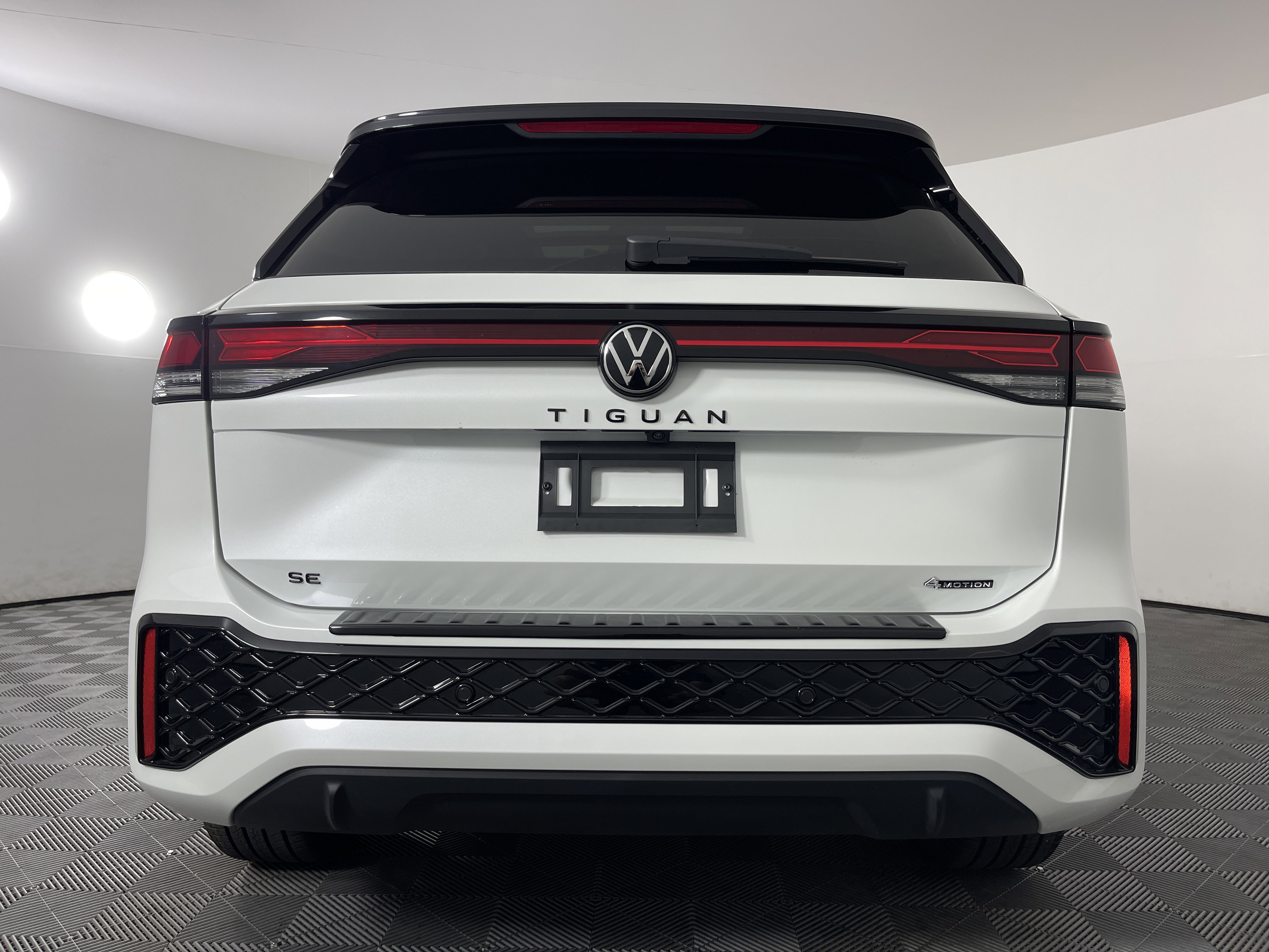 2025 Volkswagen Tiguan SE R-Line Black photo 3