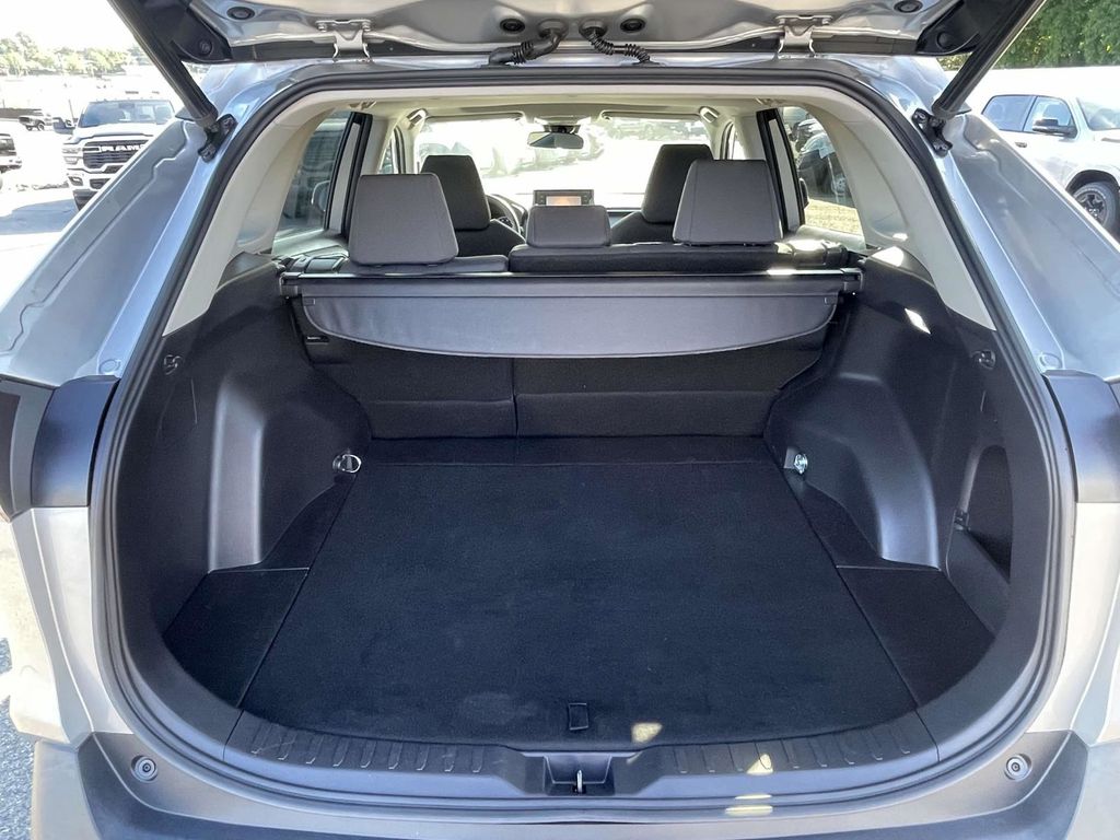 2020 Toyota RAV4 XLE photo 40
