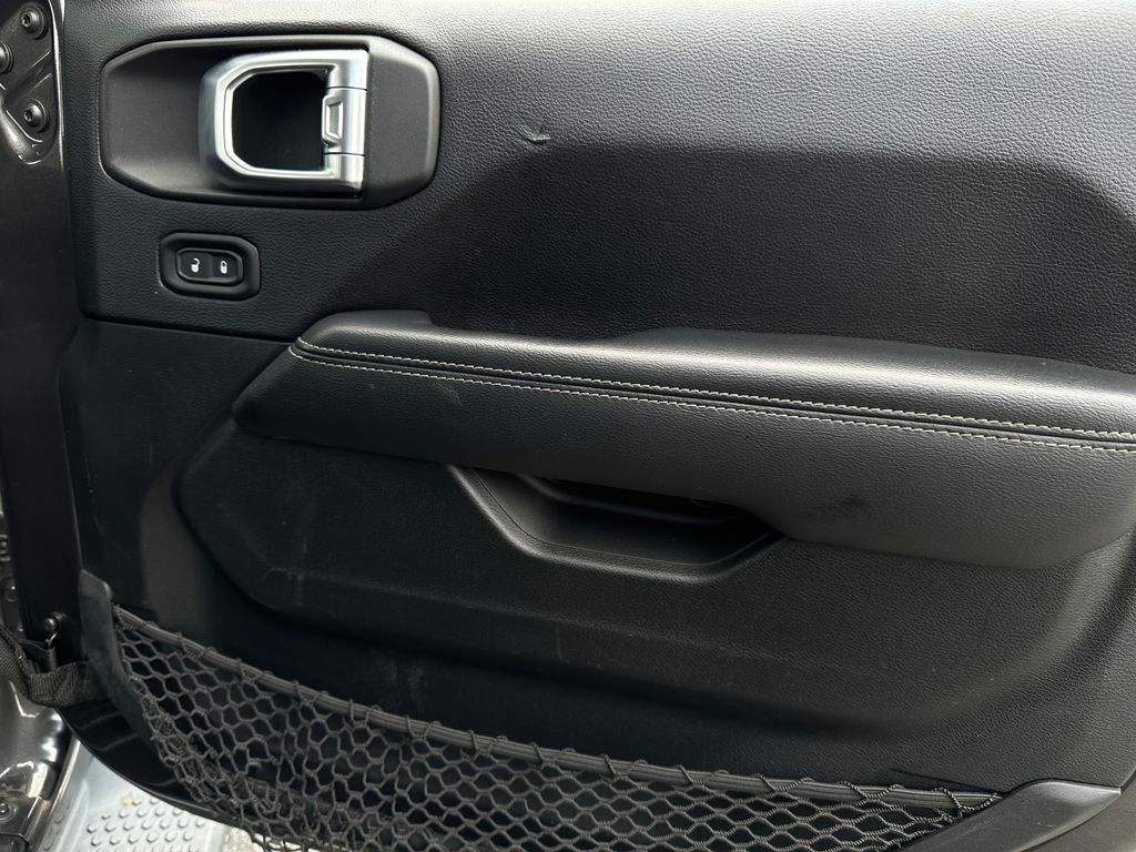 2020 Jeep Wrangler Unlimited Sahara photo 21