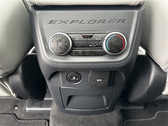 2025 Ford Explorer photo 13