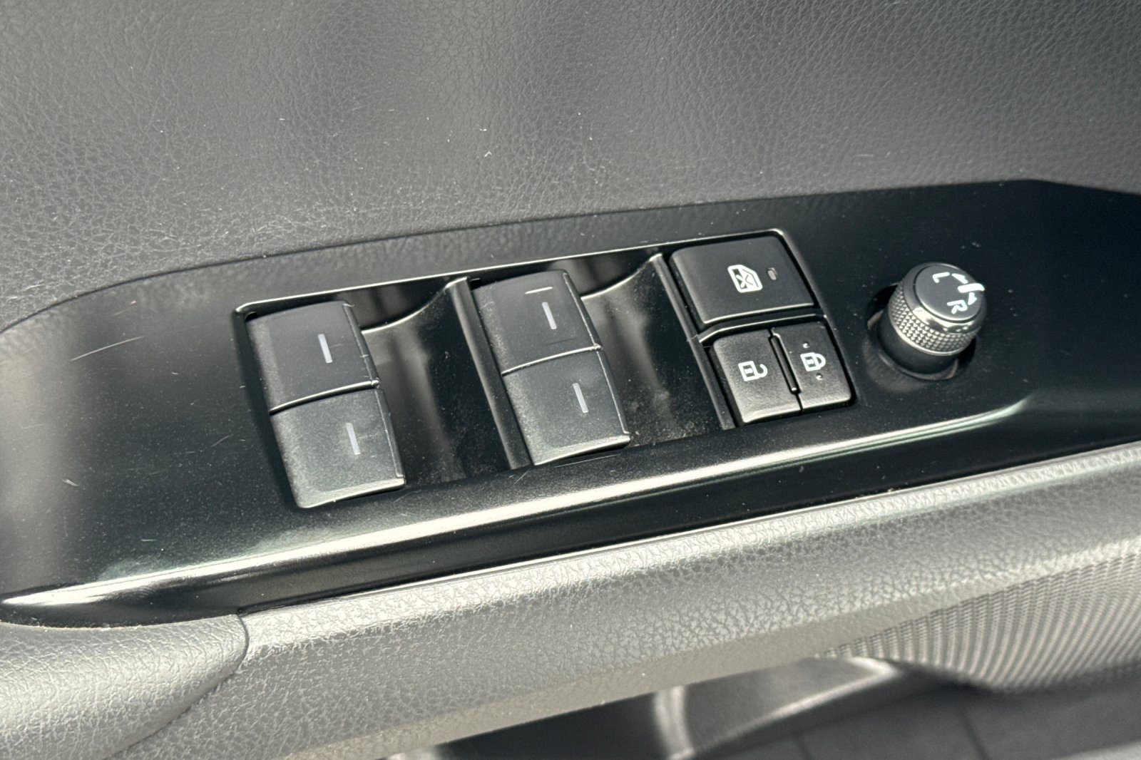 2025 Toyota Camry LE photo 15