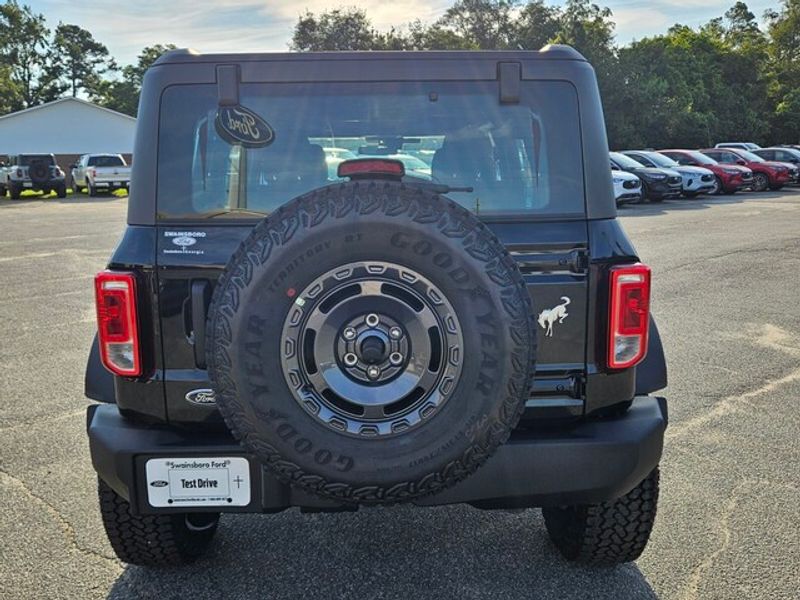 2025 Ford Bronco Base photo 9