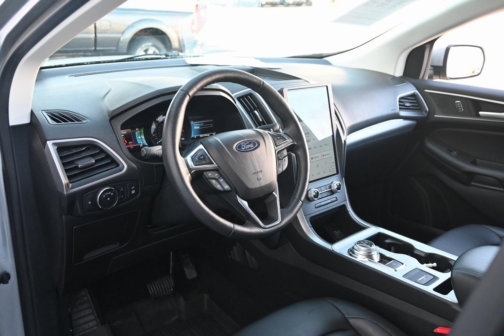 2022 Ford Edge SEL photo 19