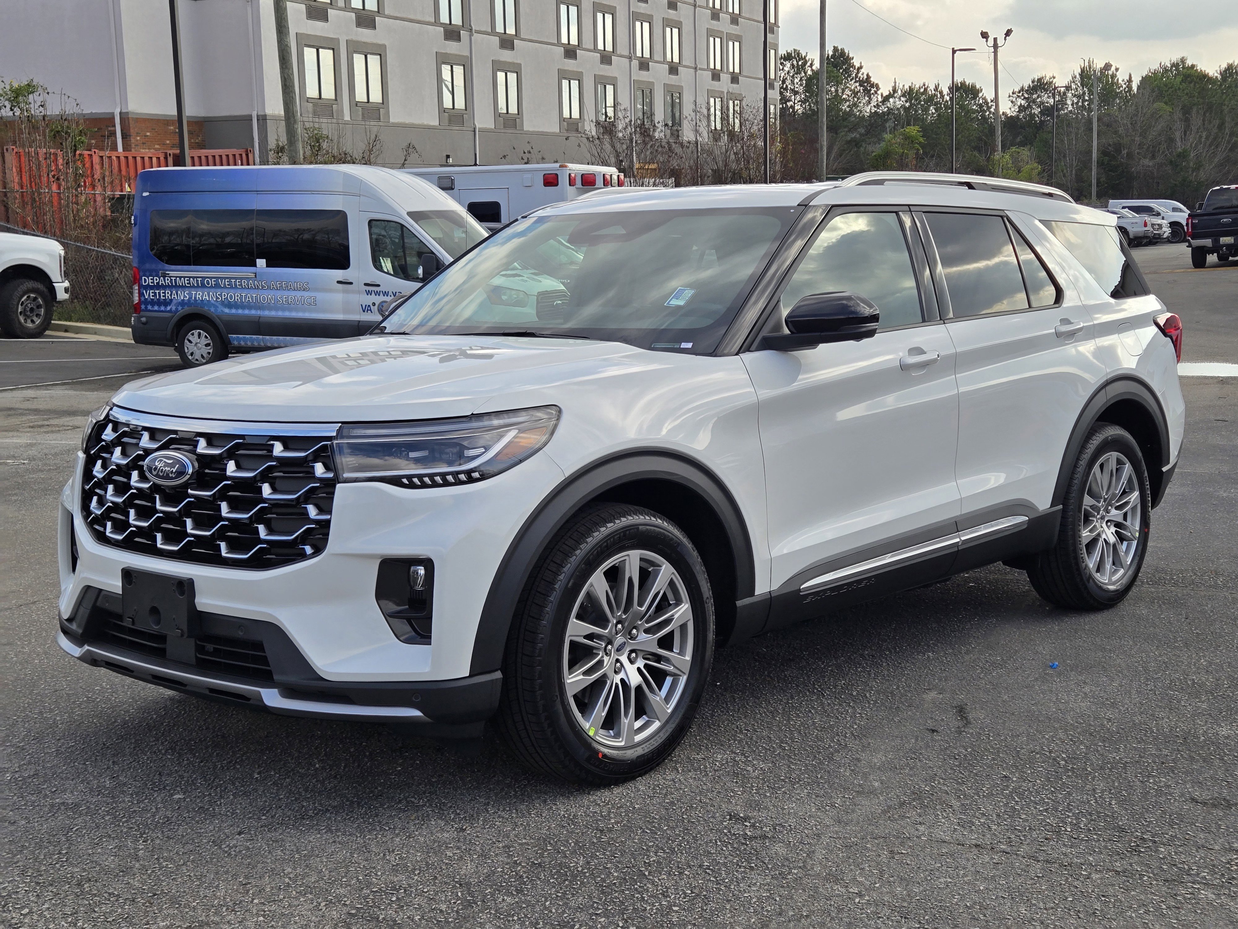 2026 Ford Explorer Platinum's photo