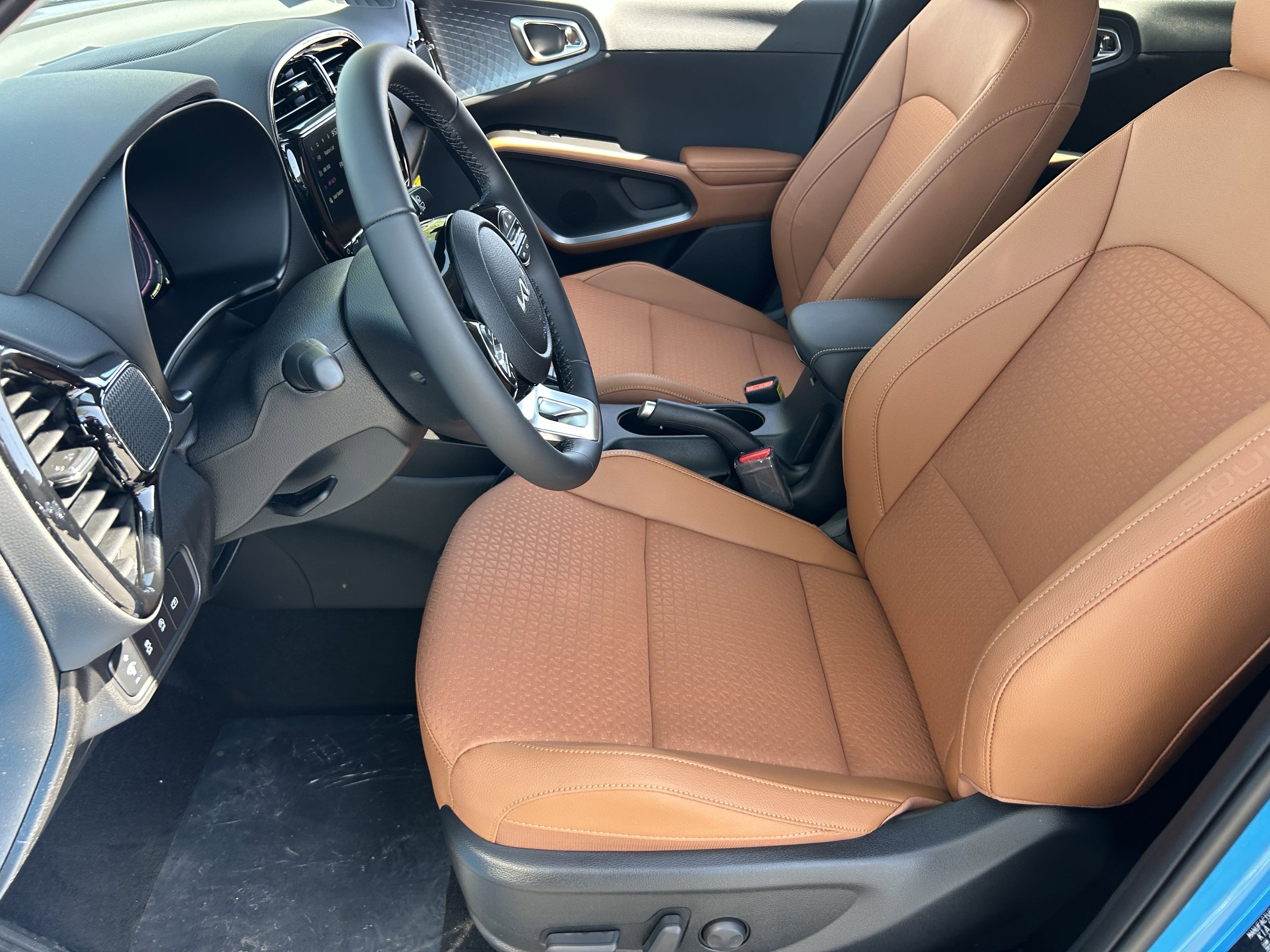 2025 Kia Soul EX photo 4