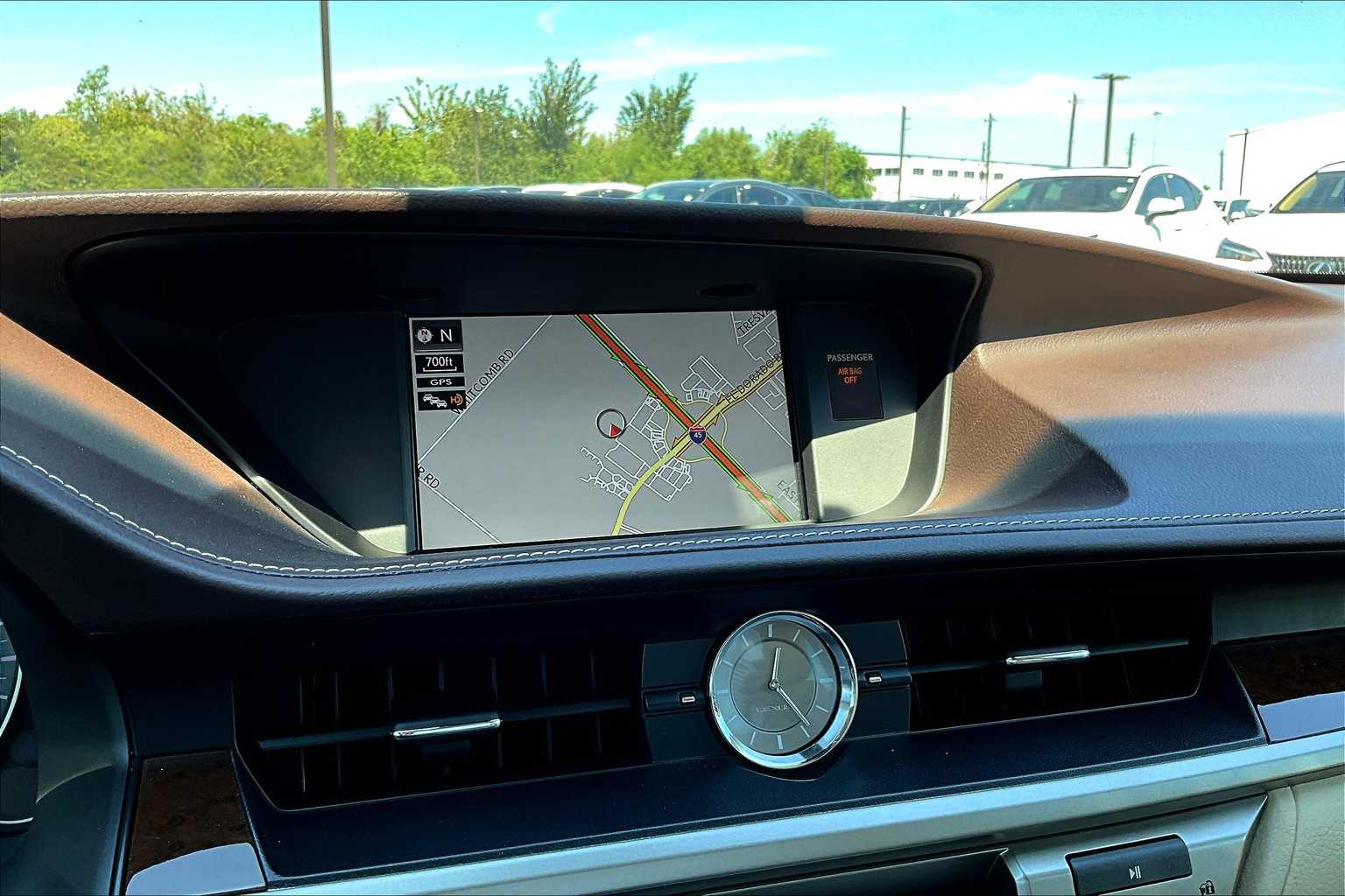 2017 Lexus ES 350 photo 30