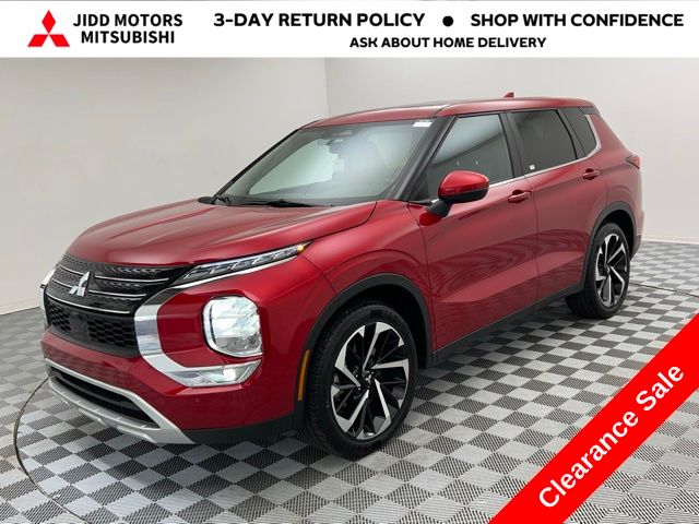 2024 Mitsubishi Outlander SE's photo