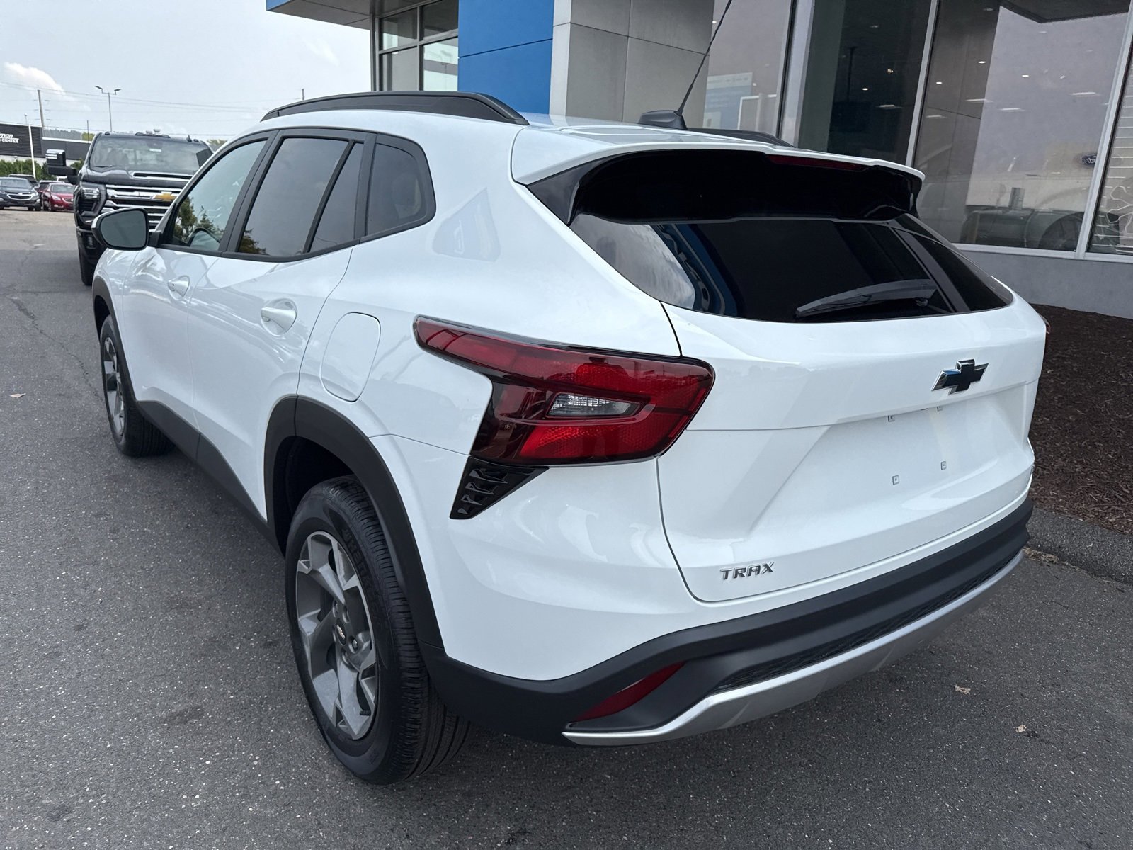2025 Chevrolet Trax LT photo 7