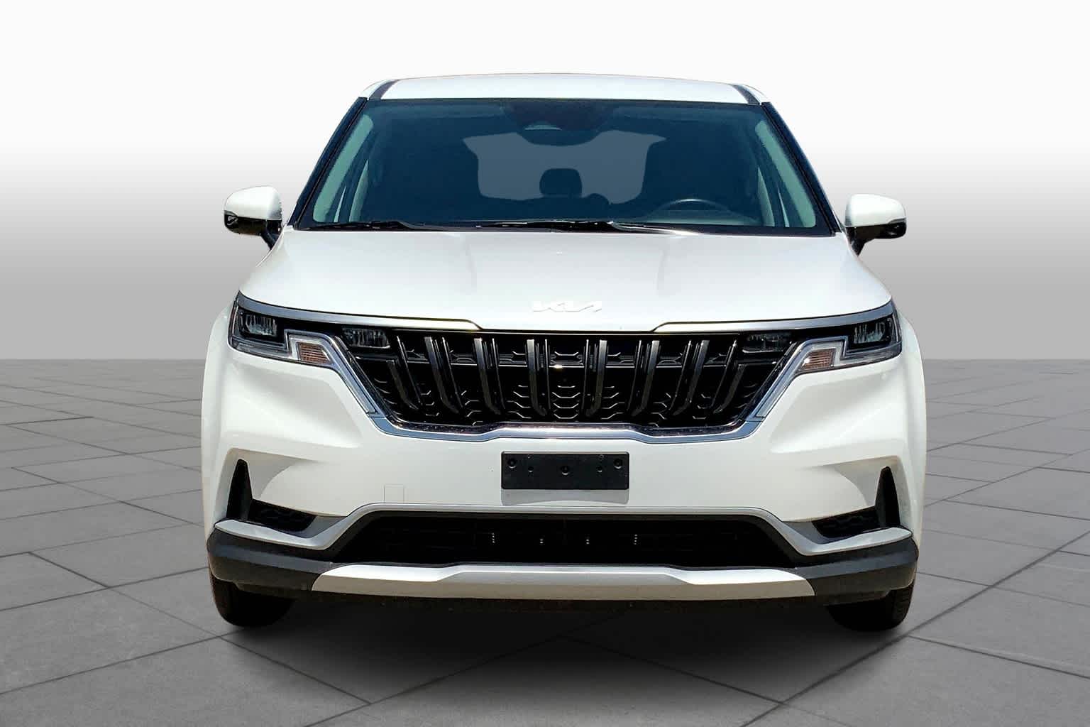 2022 Kia Carnival LX photo 3