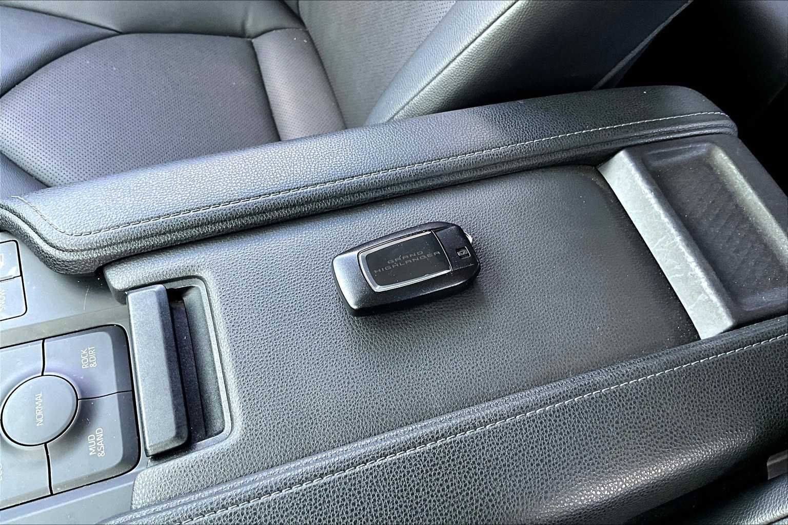 2024 Toyota Grand Highlander XLE AWD photo 12