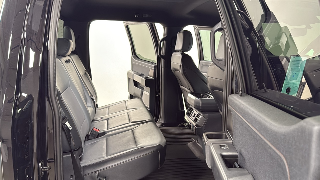 2023 Ford F-150 Lightning Lariat photo 15