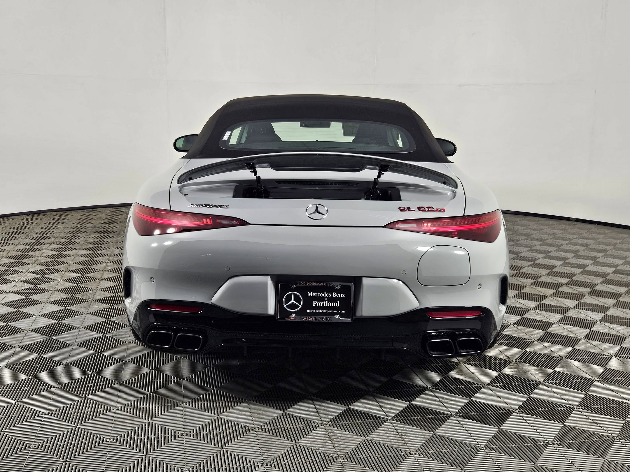 2025 Mercedes Benz SL AMG 63 photo 4