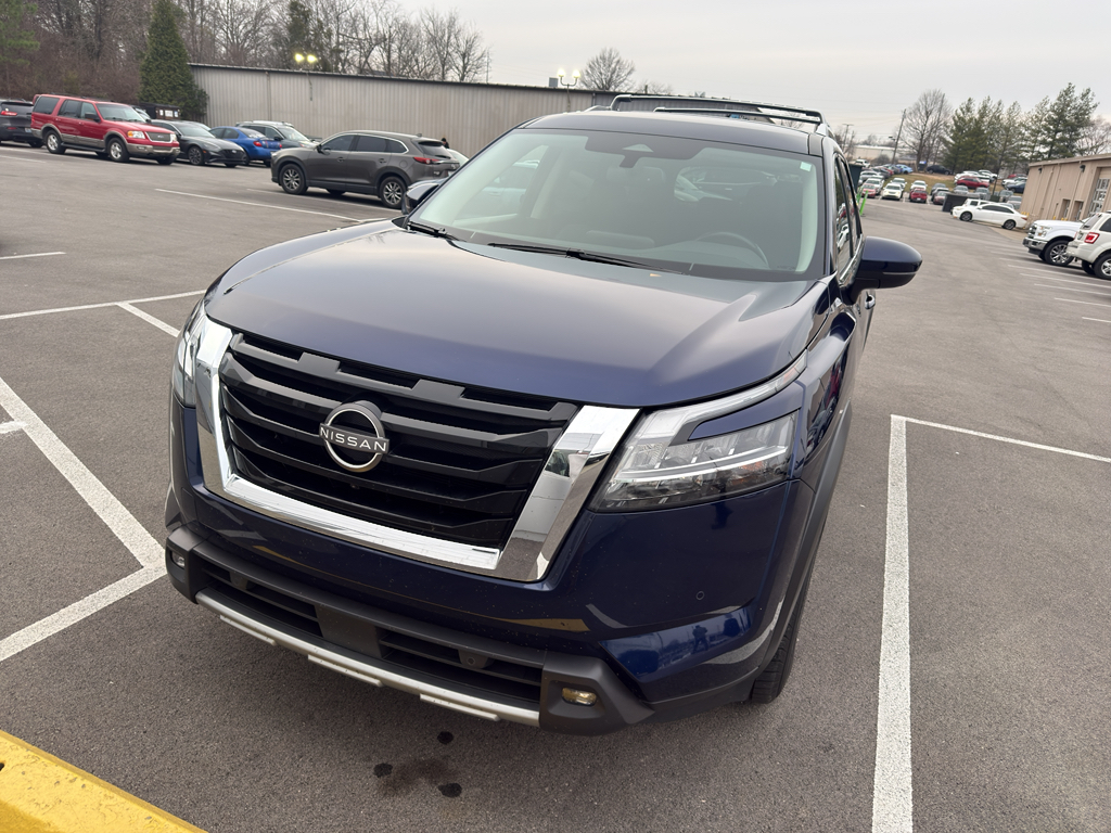 2022 Nissan Pathfinder SL's photo