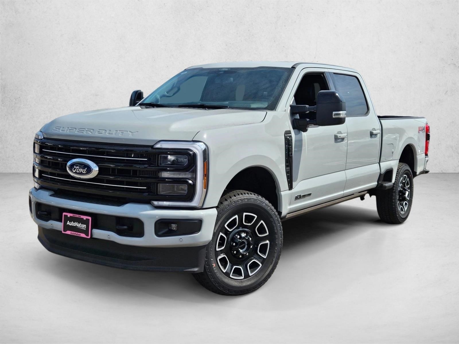 2025 Ford F-350 Super Duty Platinum's photo