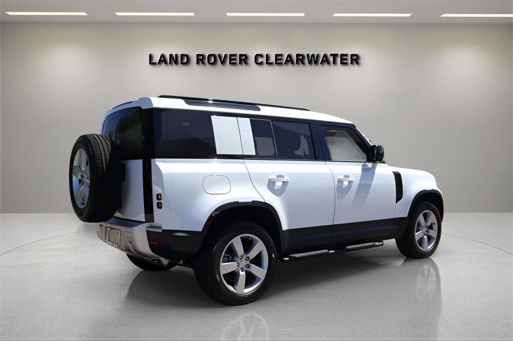 2025 Land Rover Defender 110 S photo 5