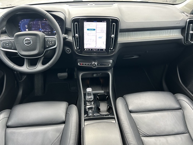 2023 Volvo XC40 Plus photo 12